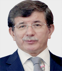 أحمد داود أوغلو: الصحافة أصبحت أداة لبروباغندا تدار من قبل نظام الرجل الأوحد