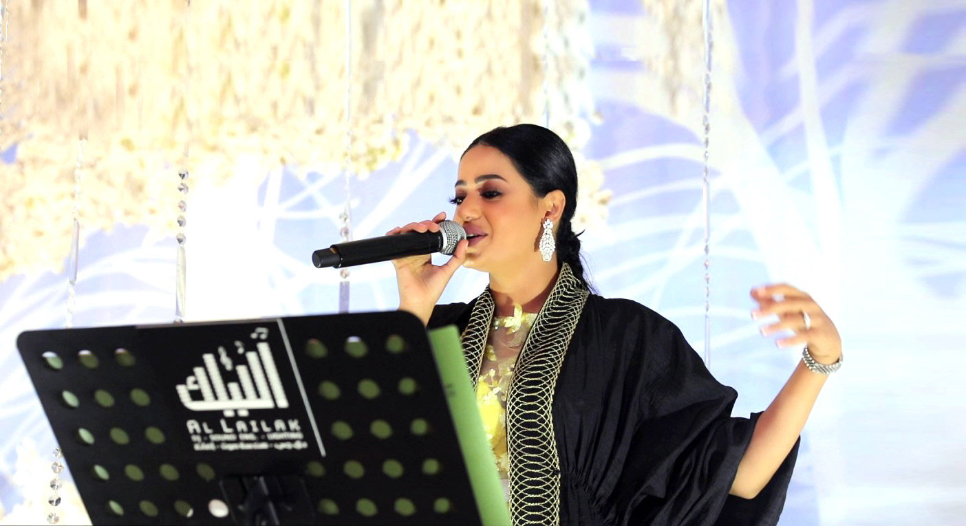 [ الفيديو كليب الخاص بأغنية رحمة التي تغزو العالم العربي، يصور معاني كلماتها، فيظهر رحمة طفلة هانئة سعيدة، من خلال إبراز صور قديمة لذكريات طفولتها بوجود والديها، حيث كانت الدنيا مثاليّة في عينيها.