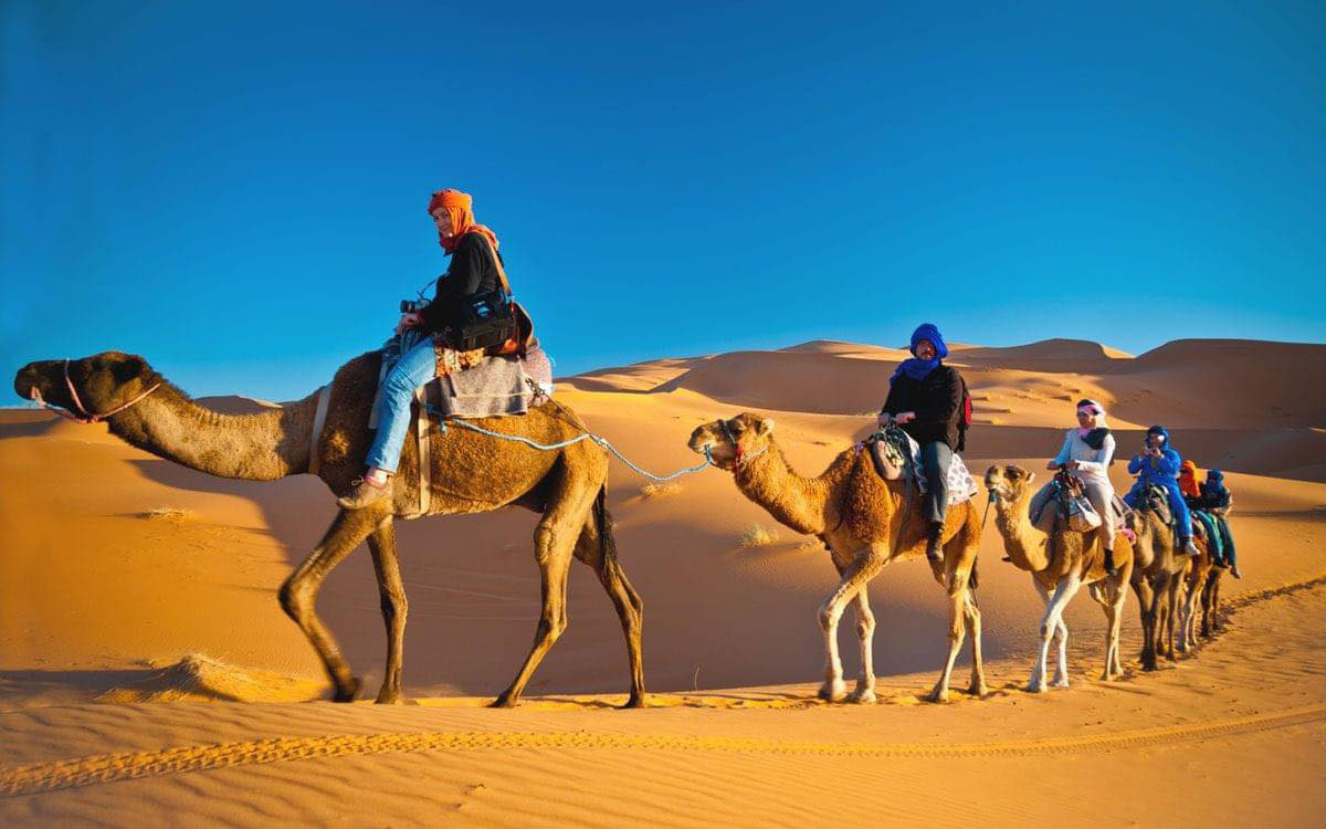 الكثبان الرملية منحوتات ساحرة