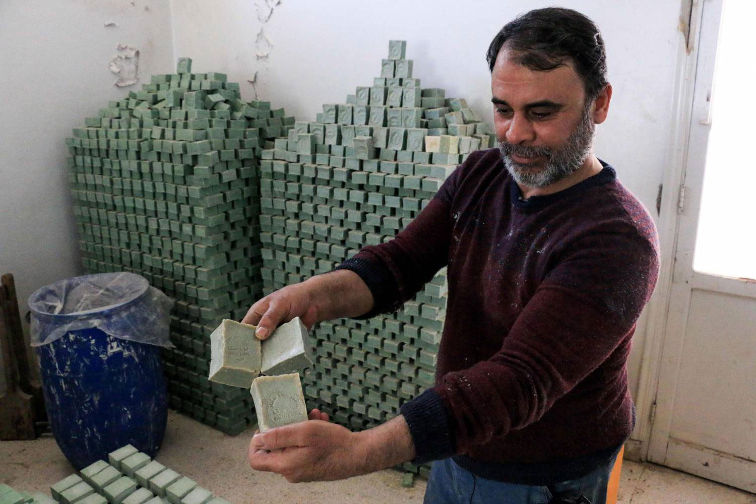 عبق خاص بأزقة حلب القديمة