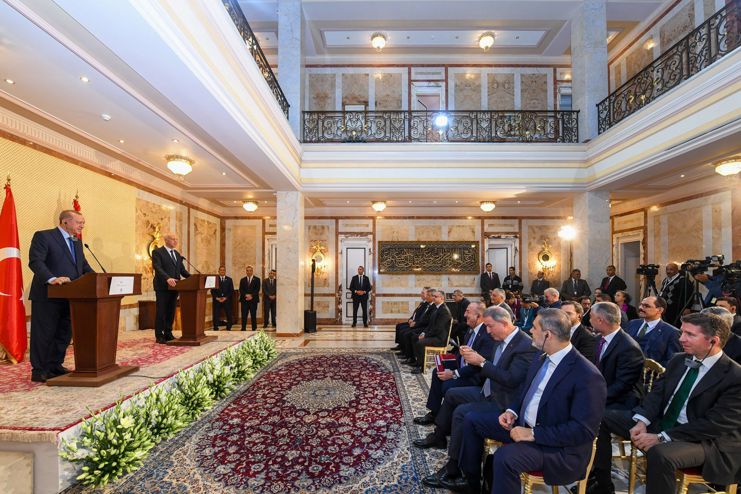 جرّ تونس إلى المحور التركي القطري