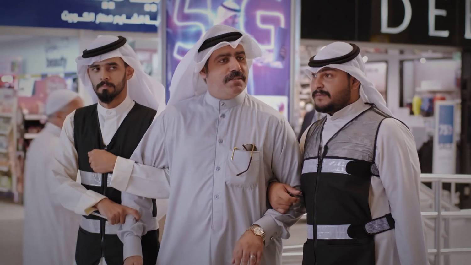يتناول العمل قصة عائلة تخسر مكانتها الاجتماعية وممتلكاتها ومصدر رزقها فتنقلب الحياة رأساً على عقب