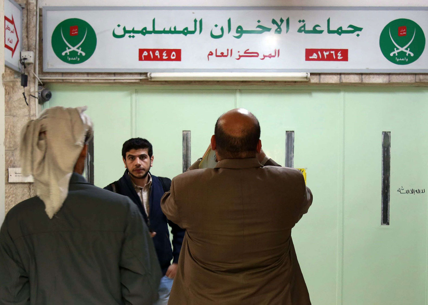 غالبية فروع الإخوان أعلنت فك ارتباطها بإخوان مصر وتبرأت من فشل وعجز الجماعة الأم بعد تصنيفها تنظيمًا إرهابيّا في مصر ودول أخرى