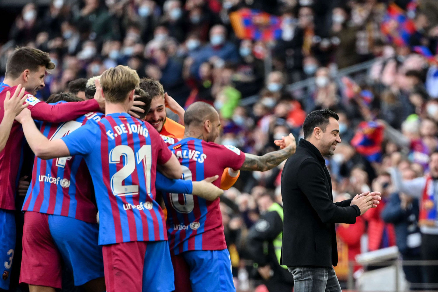 برشلونة تعانق الفوز