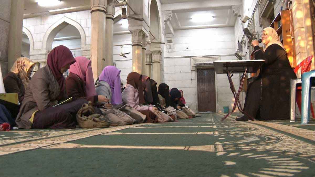 لكل أغنية فكرة (لوحة للفنانة زينب جبوري)