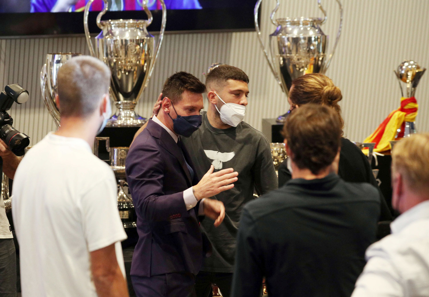 كومان أكد أن برشلونة يظل قويا ويمكنه المنافسة على الألقاب رغم رحيل ميسي