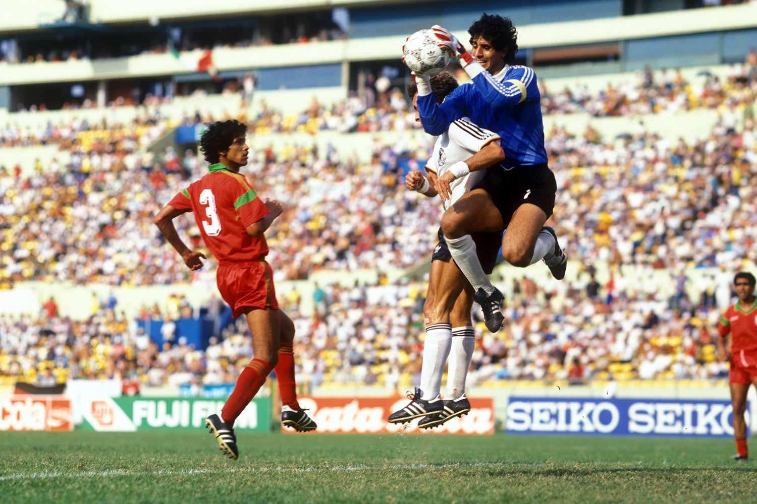 أساطير مميزة في المنتخب المغربي على رأسها الحارس بادو الزاكي وعزيز بودربالة ونورالدين نايبت لم يستطع التتويج باللقب 
