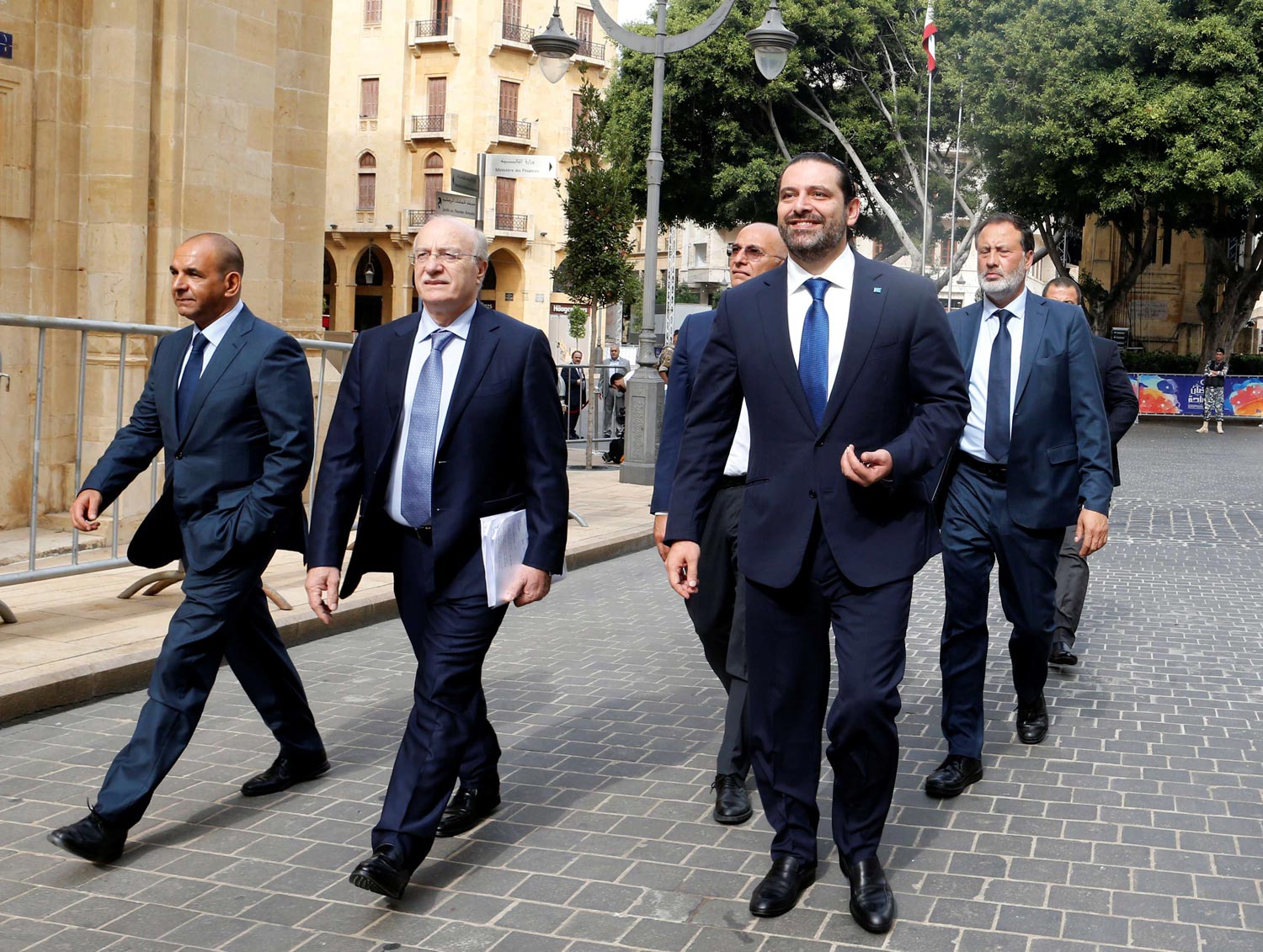 صمد لبنان طويلا 
