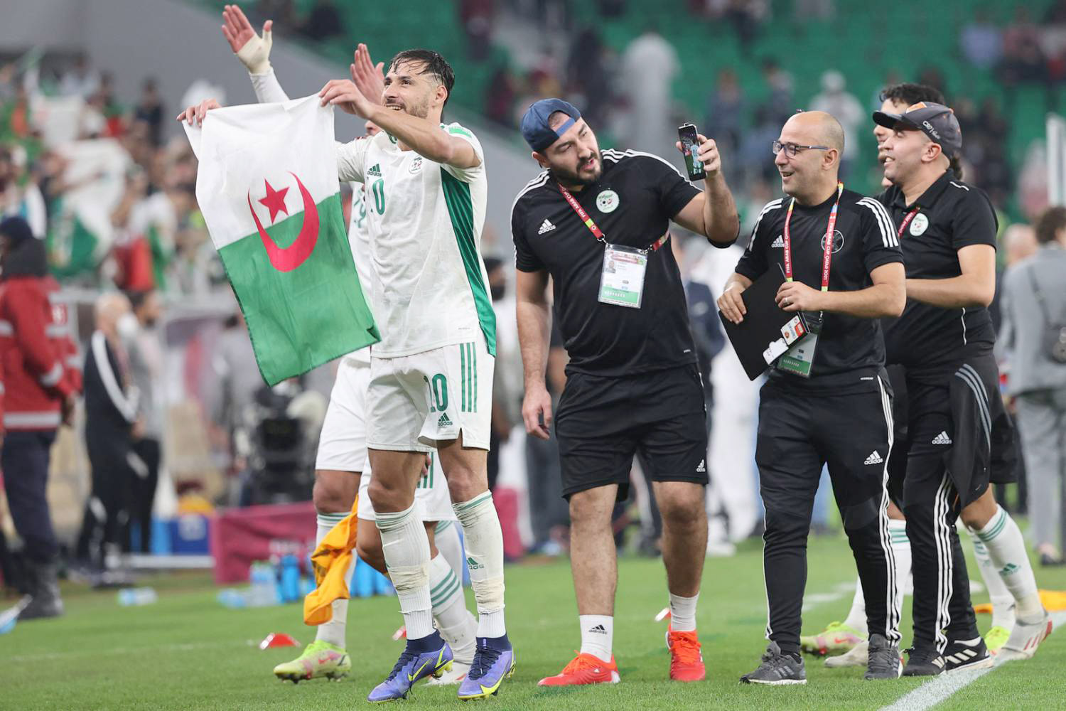  [ المقربون من بلايلي يقولون إن اللاعب لم يحظَ بالحماية الكافية من اتحاد الكرة الذي تعمّد تدميره
