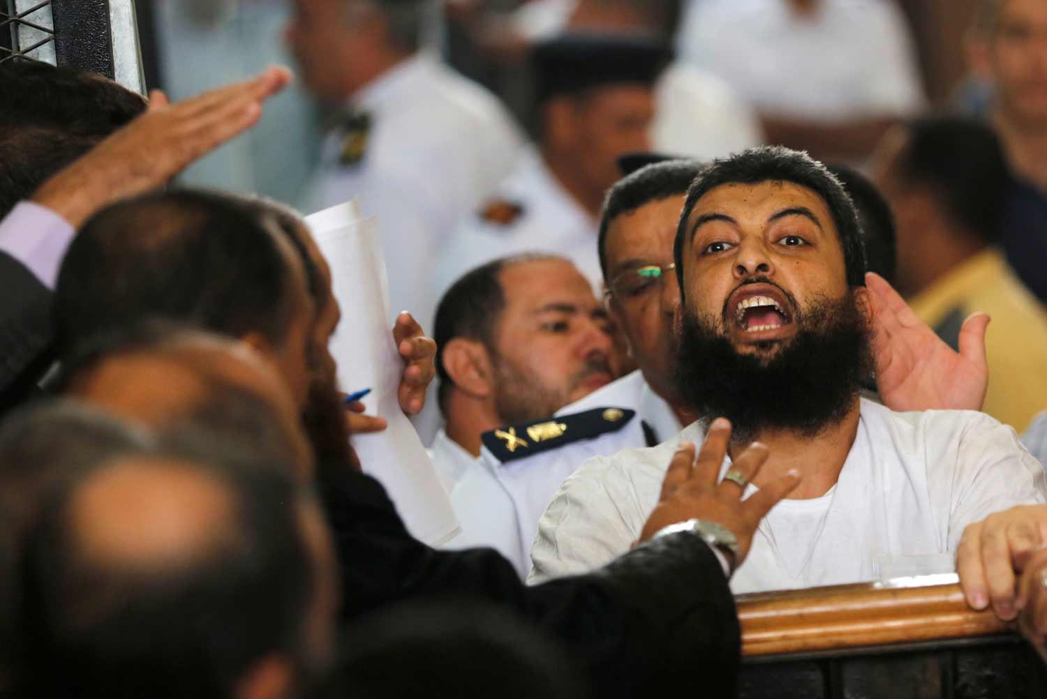 موظفون يعملون لصالح الجماعة بشكل اعتيادي 