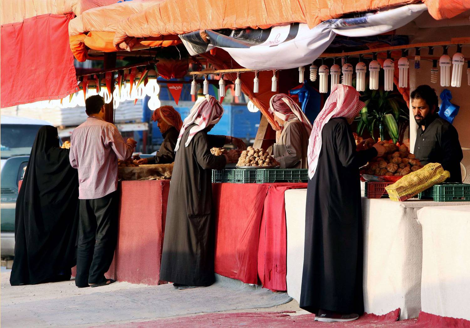  الركراكي نجح في إثراء تركيبته البشرية، حيث كان نشيطا بالميركاتو الصيفي ودفع النادي للقيام بانتدابات ذكية
