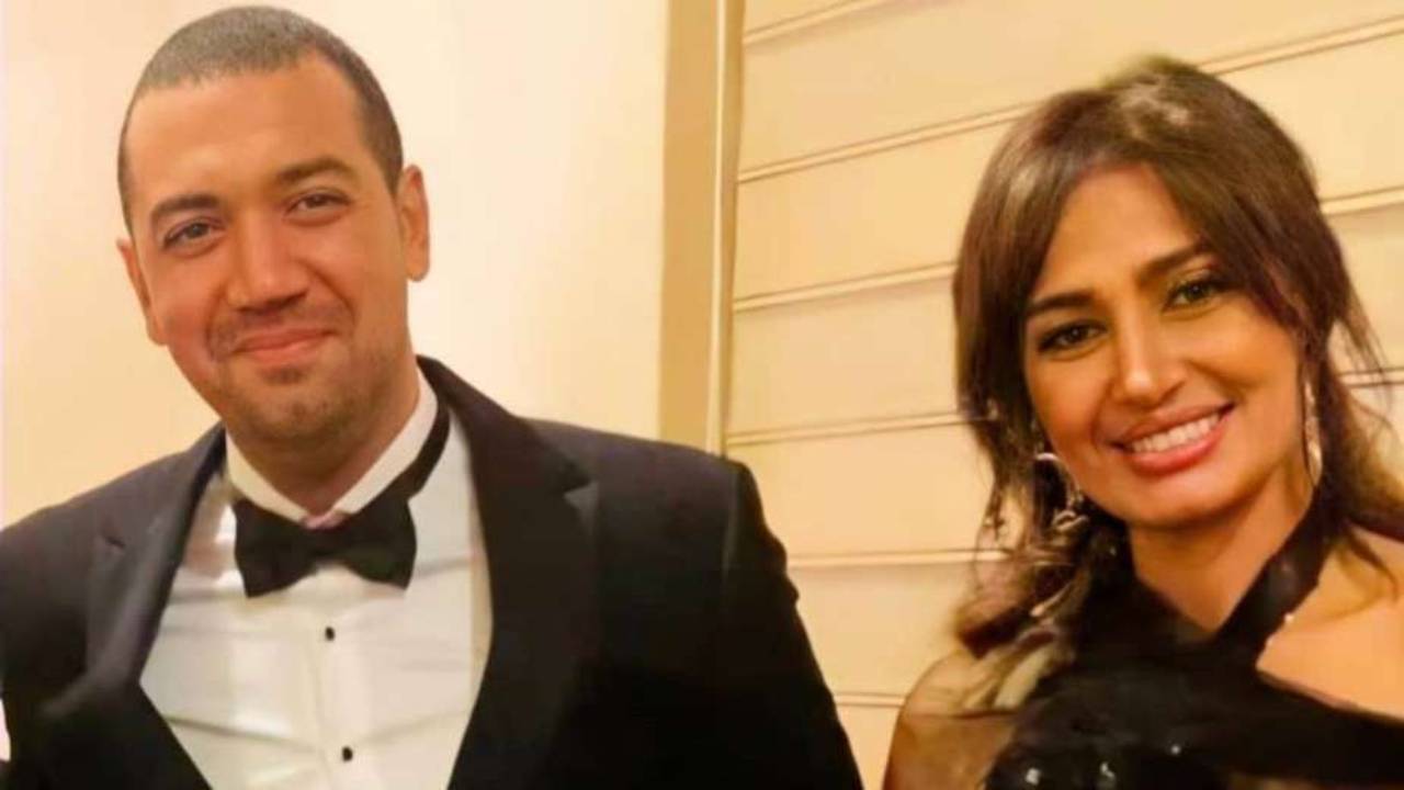 بعض النقاد يرى أن زواج شيحة من الداعية معز مسعود واعتزالها الفن ينطوي على ملامح صفقة غير معلومة لا علاقة لها بالأجندات السياسية. 
