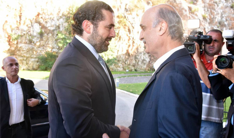 رفض جعجع تسمية الحريري إلى رئاسة الحكومة لتنفيذ مبادرة الرّئيس ماكرون، يعد القشة التي قصمت ظهر البعير في علاقة قائد القوات بحلفائه التقليديين.