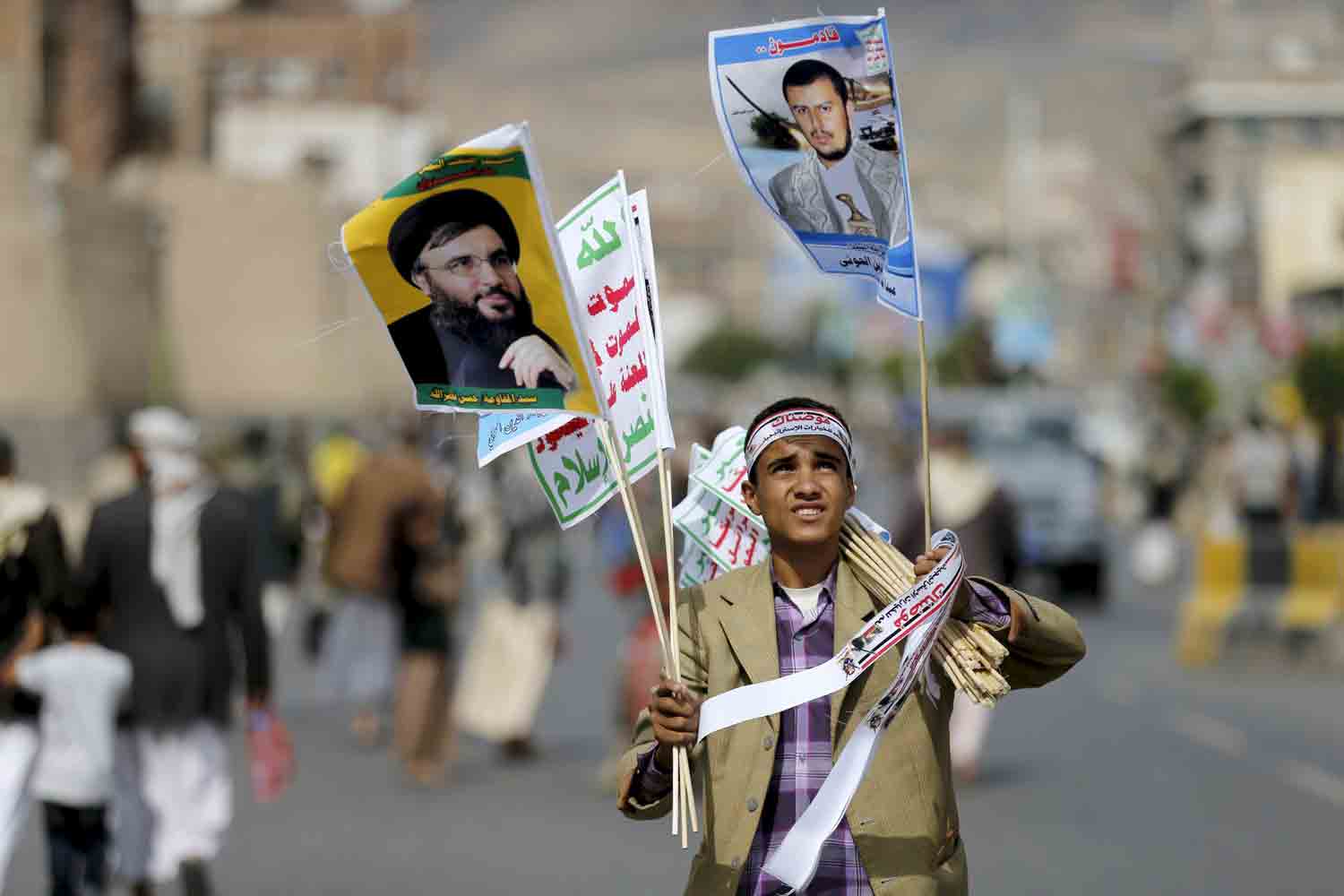 عمل على تكرار السيناريو الإيراني في 2014، وبدعم مُستميت من سارقي الثورة هناك، ولم يُدرك شركاء ثورته المزعومة هنا تلك الحقائق الموجعة والدامغة إلا بعد أن وقع الفأس فوق رؤوسهم جميعا.