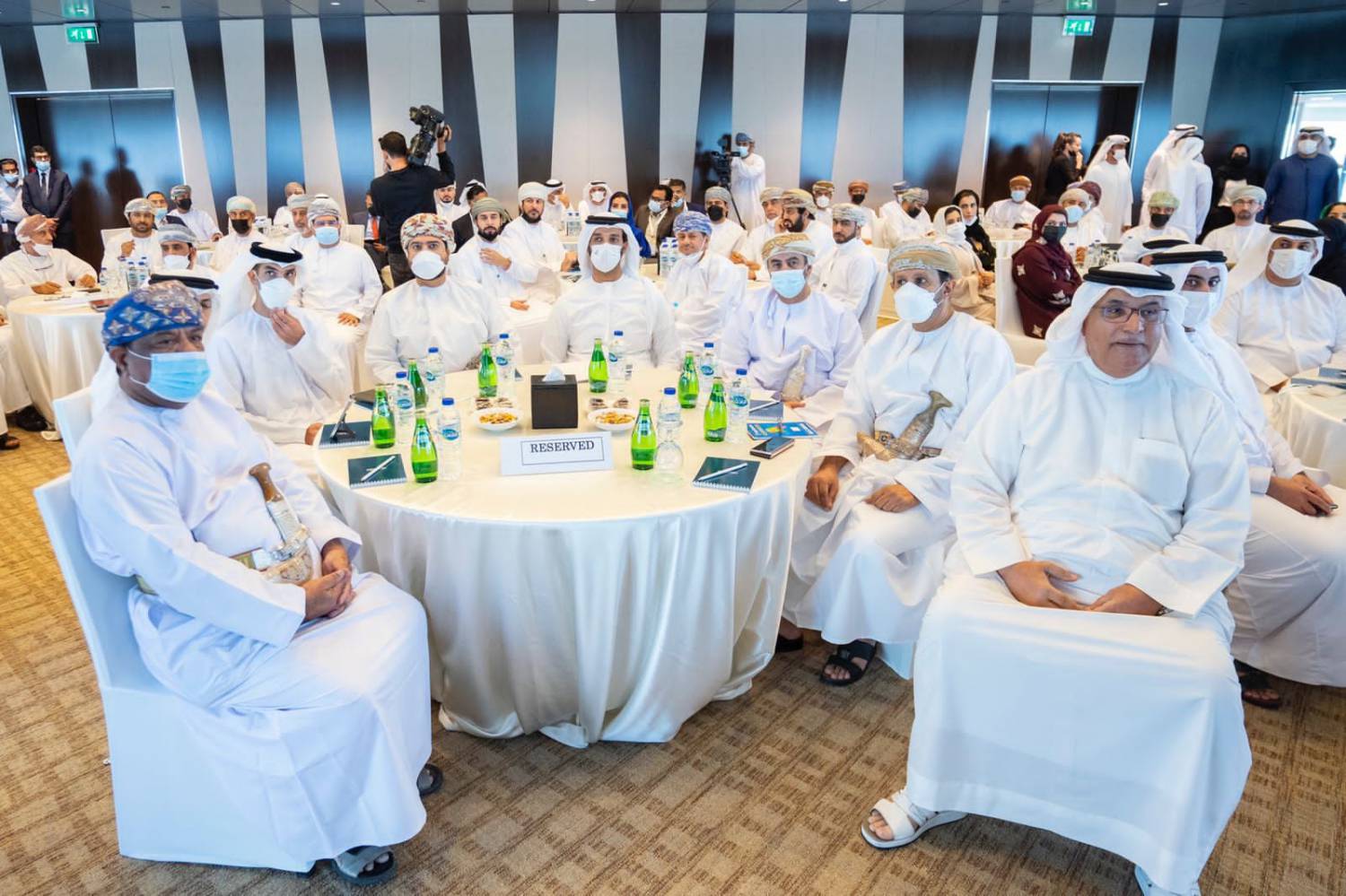 فرصة واعدة أمام رجال الأعمال العُمانيين والإماراتيين لتأسيس مشاريع استثمارية مشتركة 