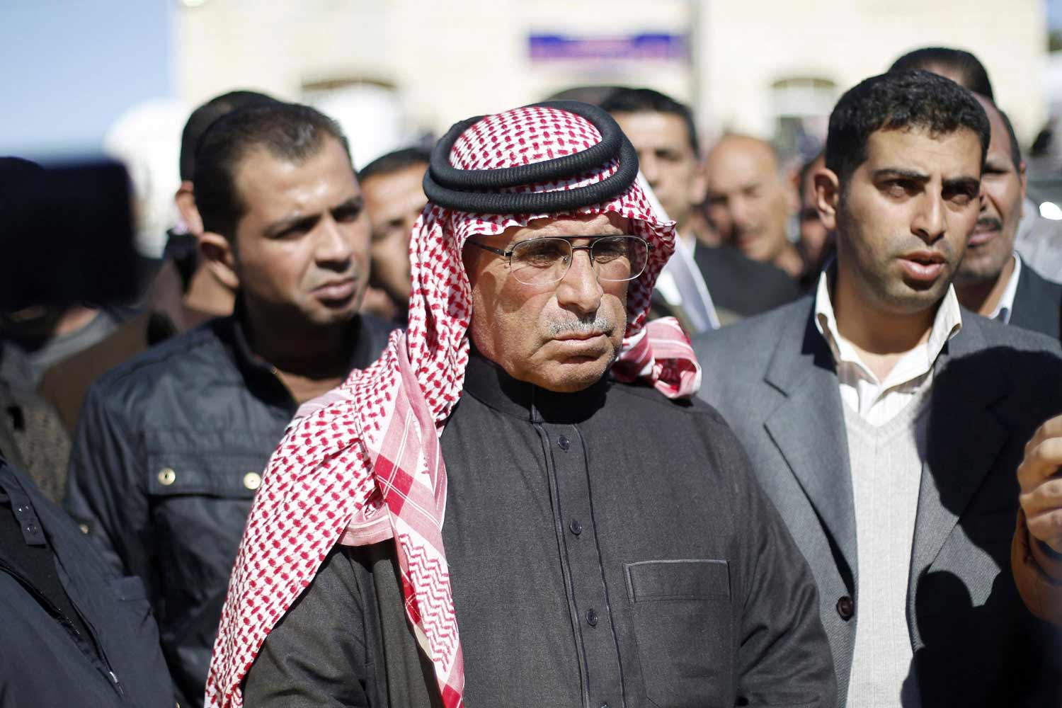محاولة تليين المواقف أكثر من ضروري في هذه المرحلة 
