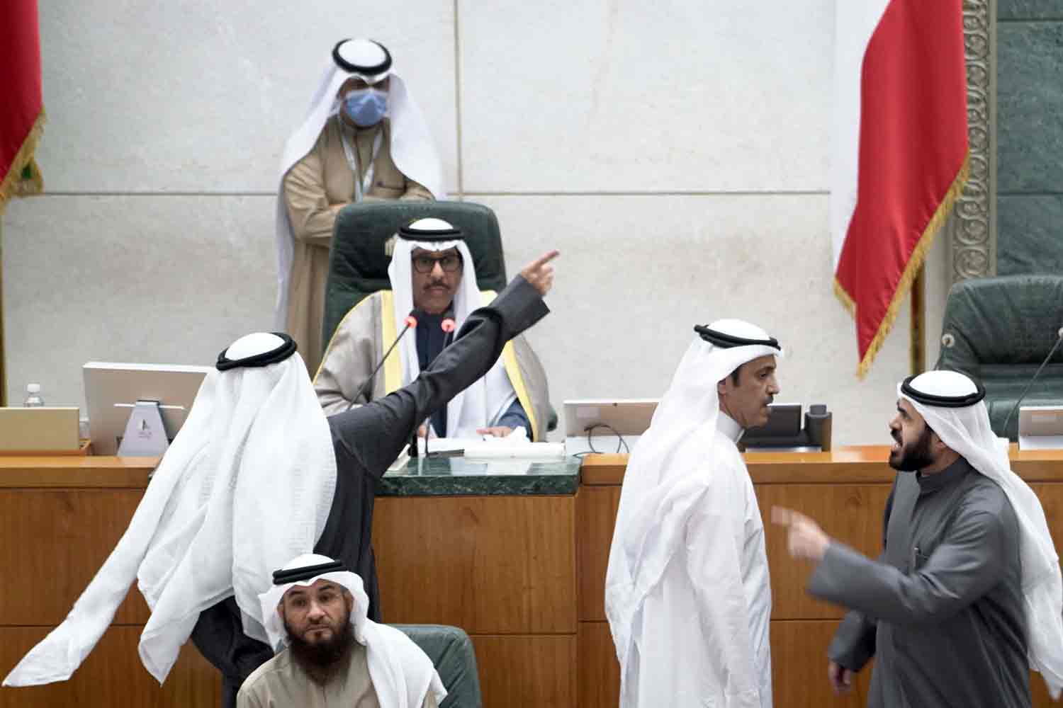 خلافاتهم لا تنتهي 
