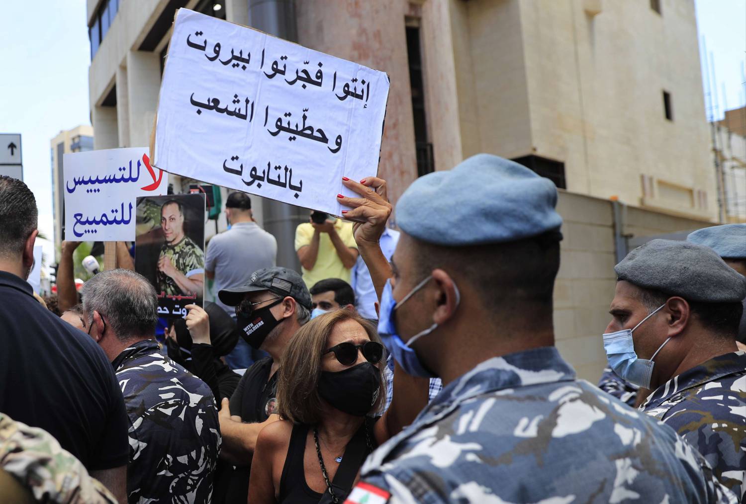 من يحاسب المسؤولين