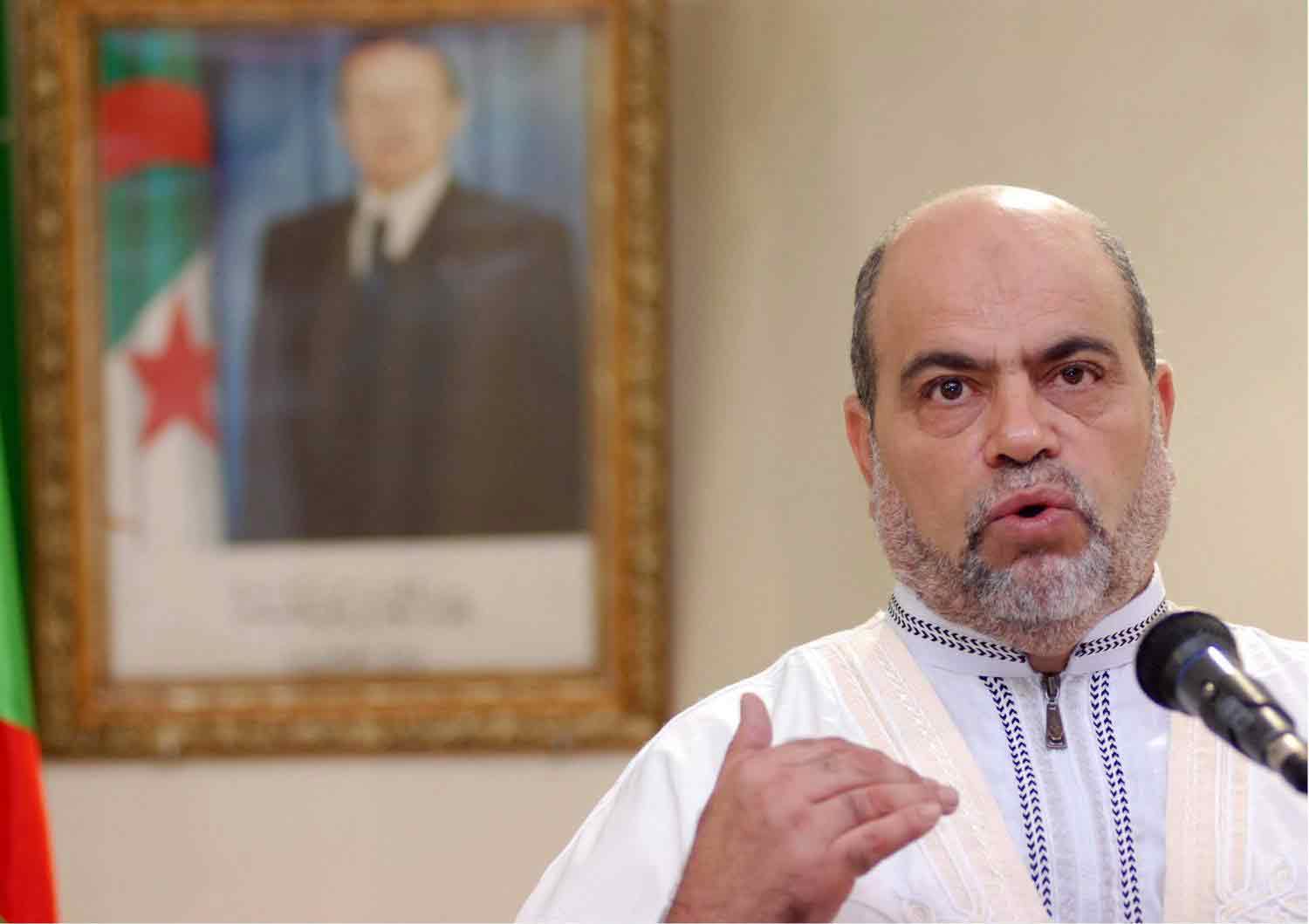 سلطاني يرى أن مغالبة السلطة خطوة غير مضمونة، ومضيعة للوقت في معارضة قد تصبح أبدية تماما 