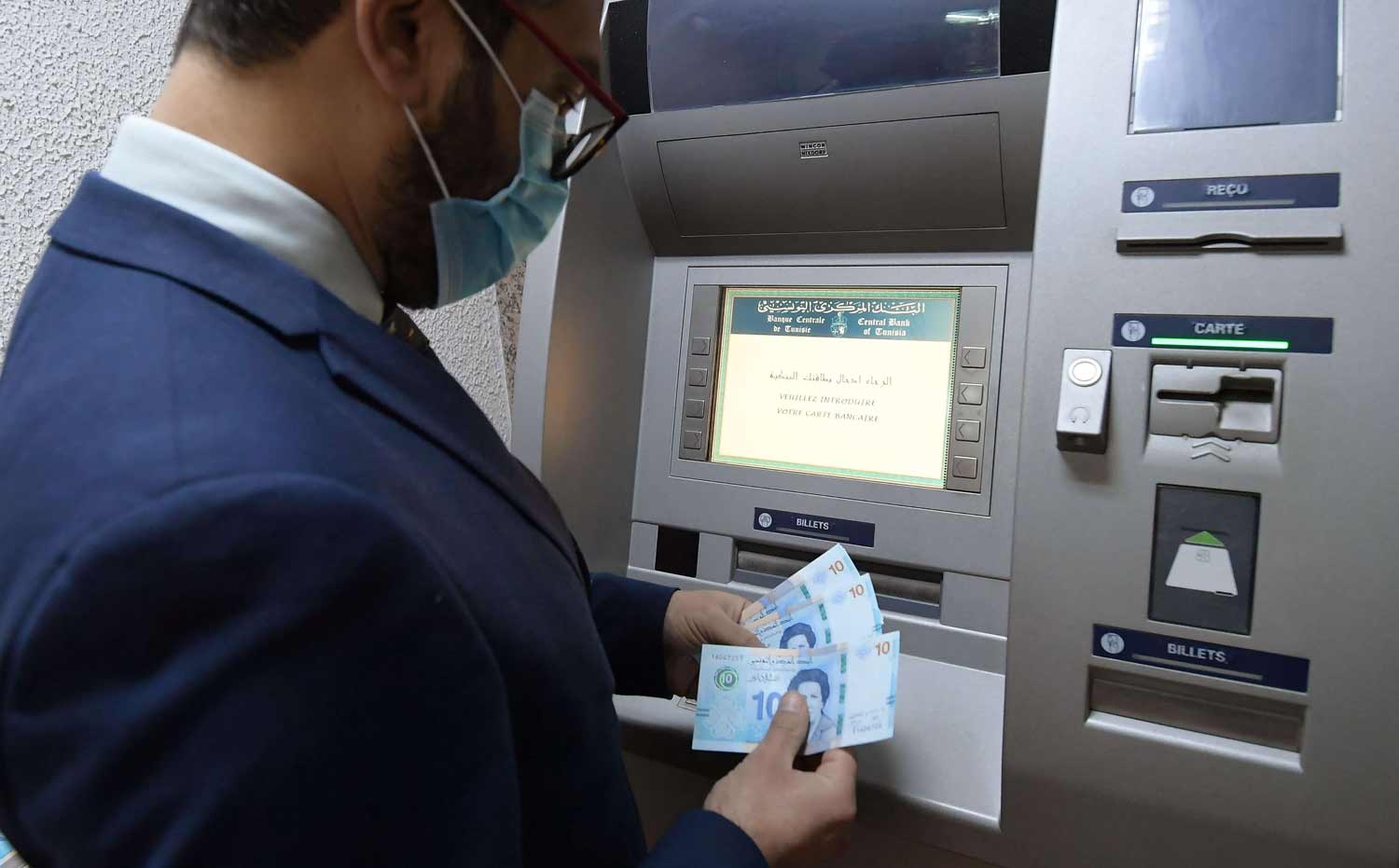  لا قيمة للعملة في ظل وضع مالي متقلب 