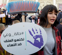 الوساطة العائلية، التي يمكن أن تكون قضائية أو توافقية، لن تمسّ بأي شكل من الأشكال بحقوق النساء والأطفال
