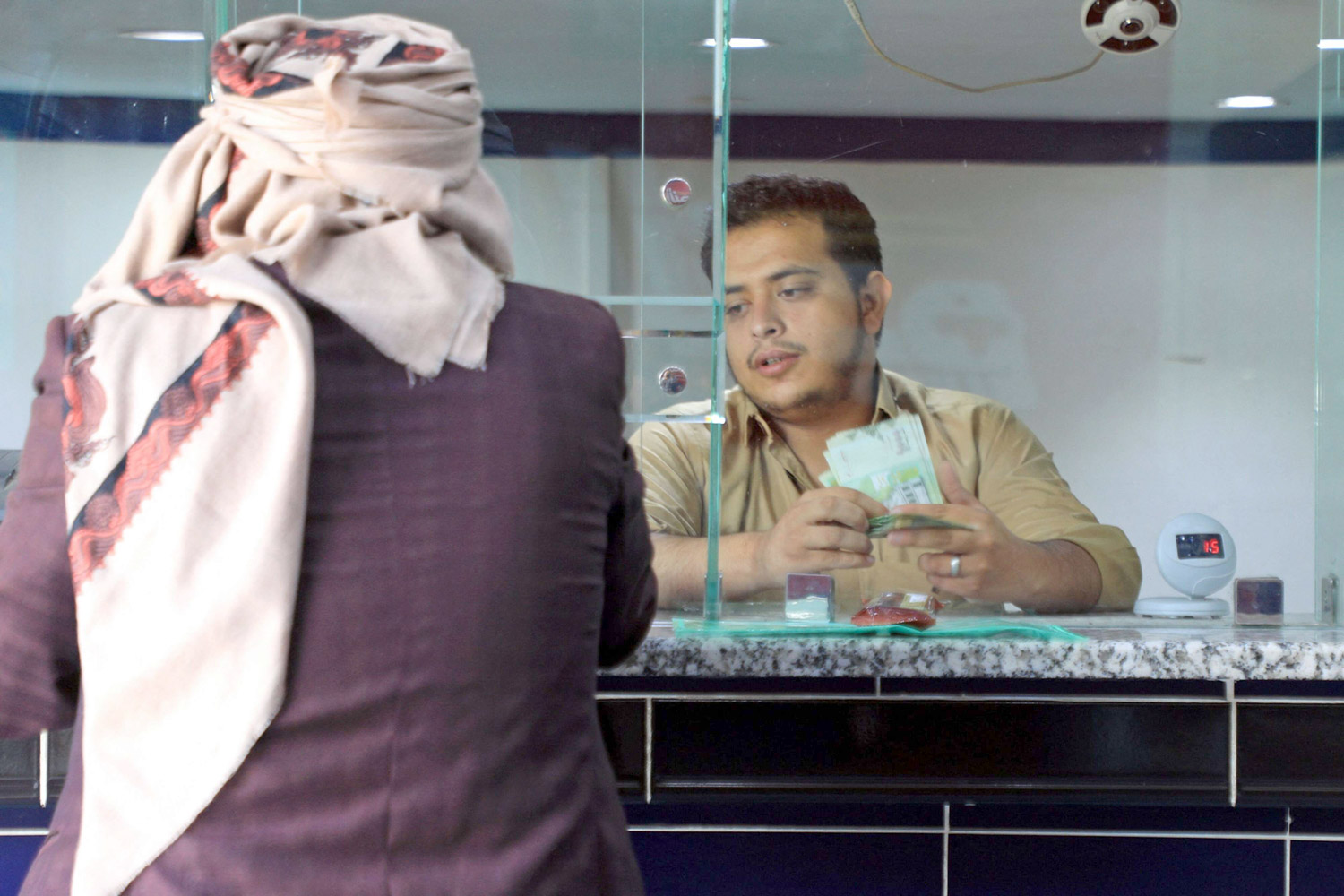 اشتداد حرب العملة