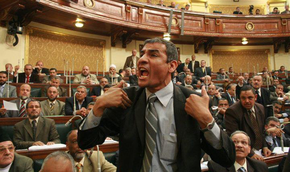جرأة داود وصدقيته تدفعانه إلى الاحتجاج بصوت مرتفع، زاعماً أن حزب الأغلبية “مستقبل وطن” فاز في الانتخابات بالمال السياسي، وتصريحاته تلك كانت لها ارتدادات عديدة عكست ما يجري في الحياة السياسية المصرية