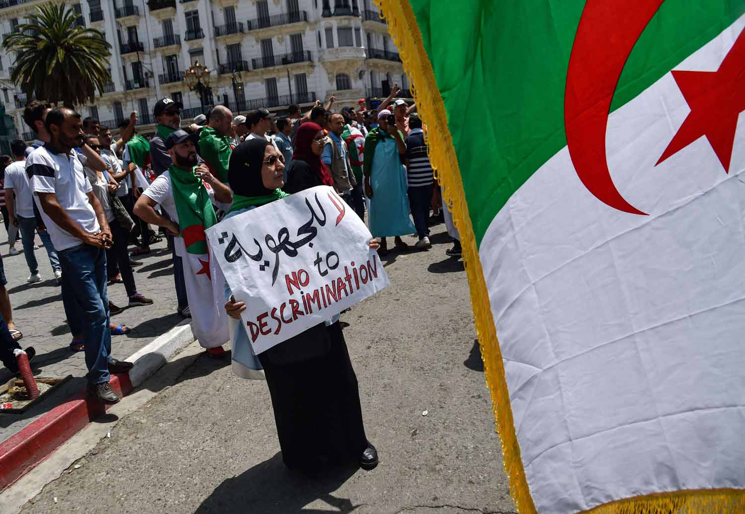 أزمة الهوية في صلب لعبة الاستئثار بالسلطة في الجزائر
