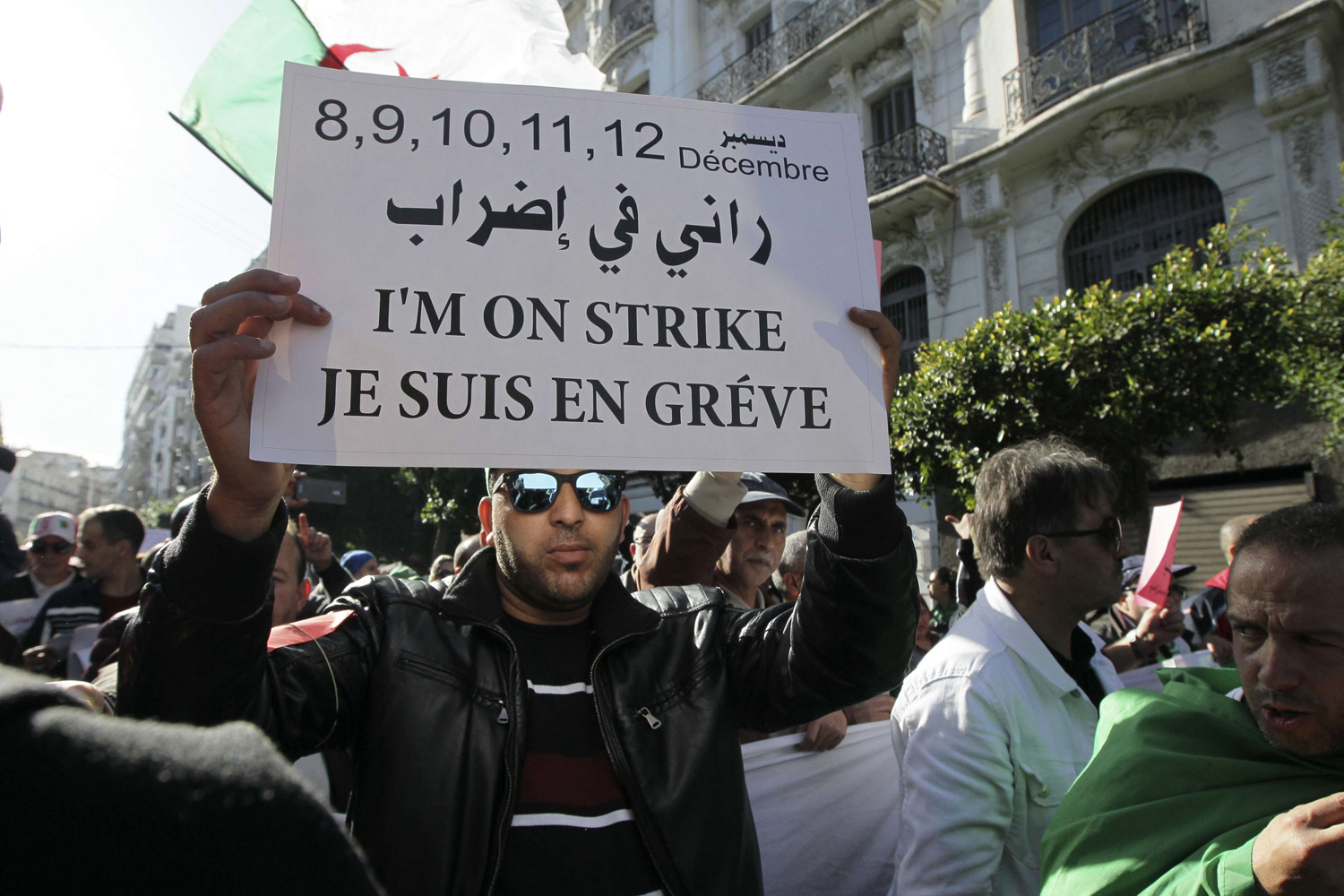 المظاهرات مستمرة رفضا للانتخابات