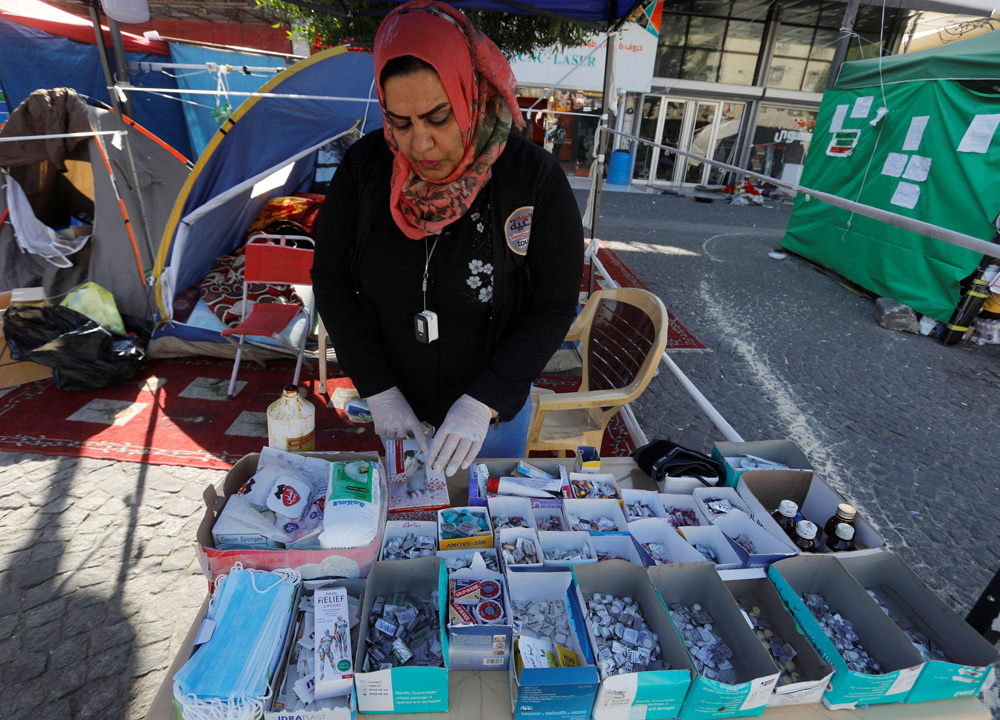المرأة القوية والنشيطة تصنع زوجا اتكاليا 