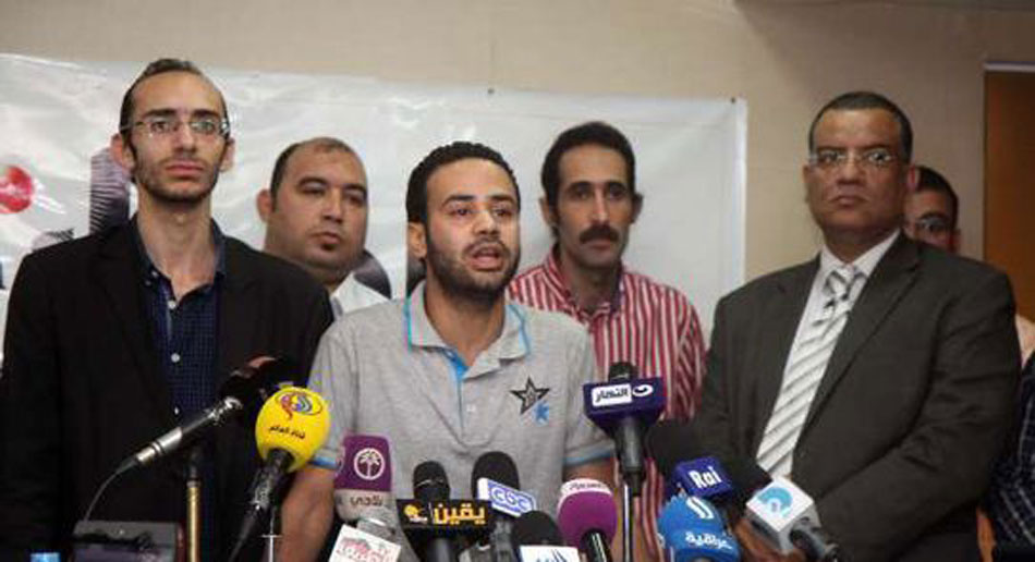 وتر الإخوان يجيد بدر العزف عليه، وهو محق في جوانب من ذلك لأنه تحول إلى رمز مضاد لحكمهم وفشلهم الكبير، وصار أشبه بأيقونة للشباب في فترة الثورة عليهم