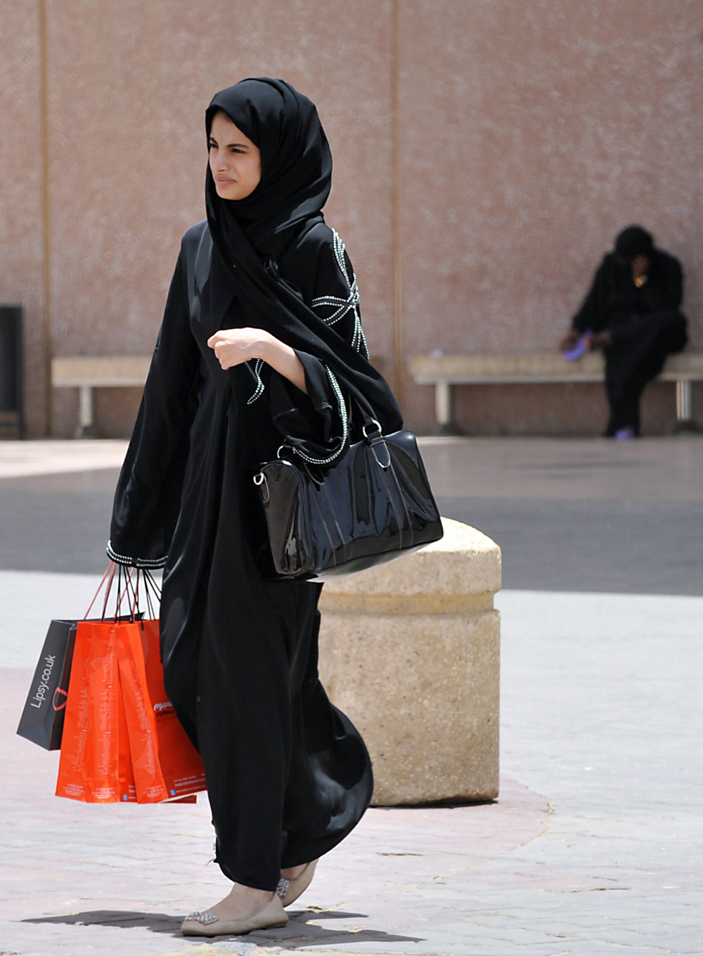 ثقافة الاستهلاك بين السلوك الاجتماعي والثقافة العالمية