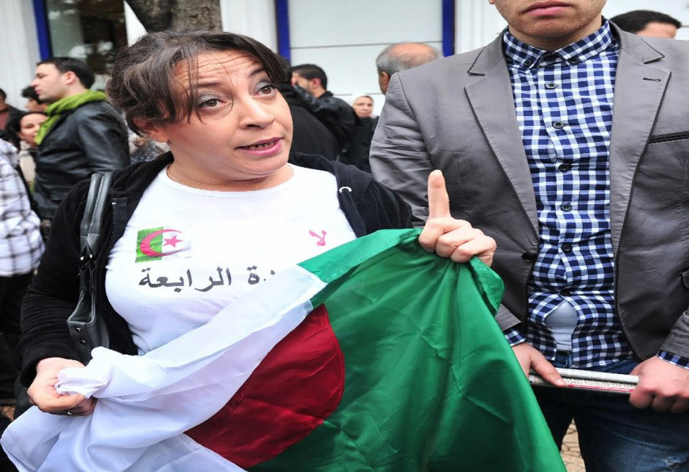 سجن بوراوي يحمل عدة رسائل سياسية تعكس عزم السلطة على تفكيك الحراك وتفريق نشطائه، قبل العودة من الحظر المضروب في البلاد لمكافحة وباء كورونا