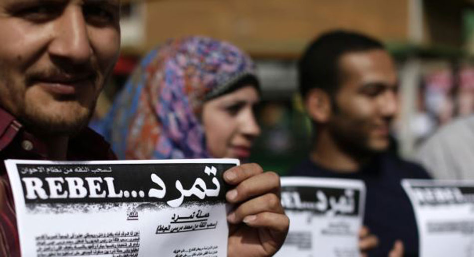 شريحة من المصريين تعيد اليوم تقييم حركة تمرّد التي كان بدر ناطقا إعلاميا باسمها ورأس حربة في صفوفها، بأثر رجعي من جهة علاقتها بأجهزة الأمن المصرية التي استشعرت مبكرا خطورة نظام الإخوان على الدولة ونسجت خيوطها لإسقاط الجماعة شعبيا