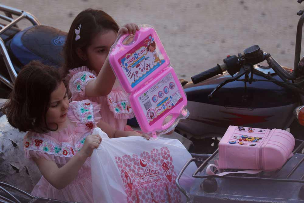 كورونا يفقد العيد أجواء الفرح والبهجة