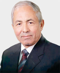 أحمد العوضي: القوات المسلحة تضع ضوابط على ترشح الضباط لمناصب سياسية