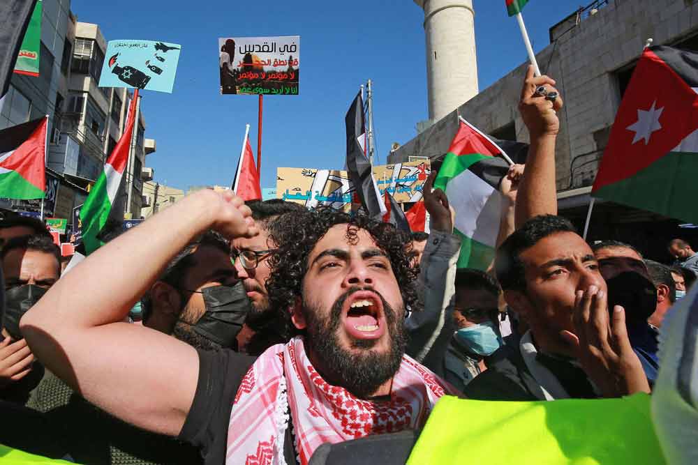 المملكة تعيش على وقع ضغوط وجدل داخلي واسع على أكثر من مستوى