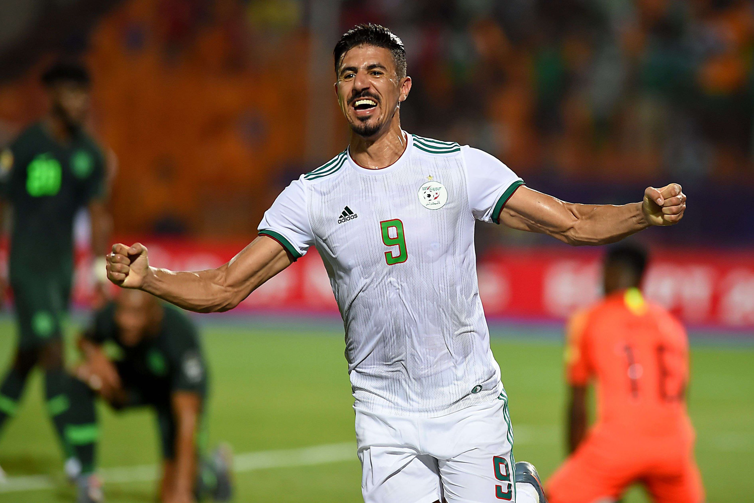 الجمهور العربي يعلق آمالا واسعة على المنتخب الجزائري