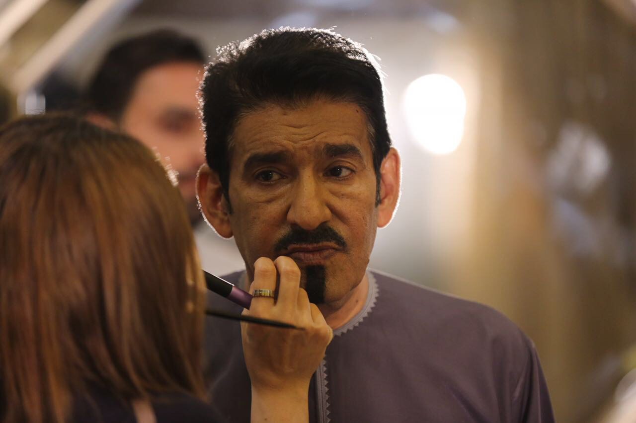 إخراج سينمائي متميز تقدمه العمير للمسلسل التلفزيوني “بدون فلتر” الذي عرض في رمضان الماضي. يضاف إلى ما تحمله من قدرات كتابية وفنية.