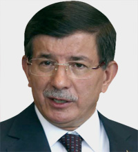 أحمد داود أوغلو: تعطيل الحوار داخل الحزب والتحالف مع القوميين قادا إلى الهزيمة