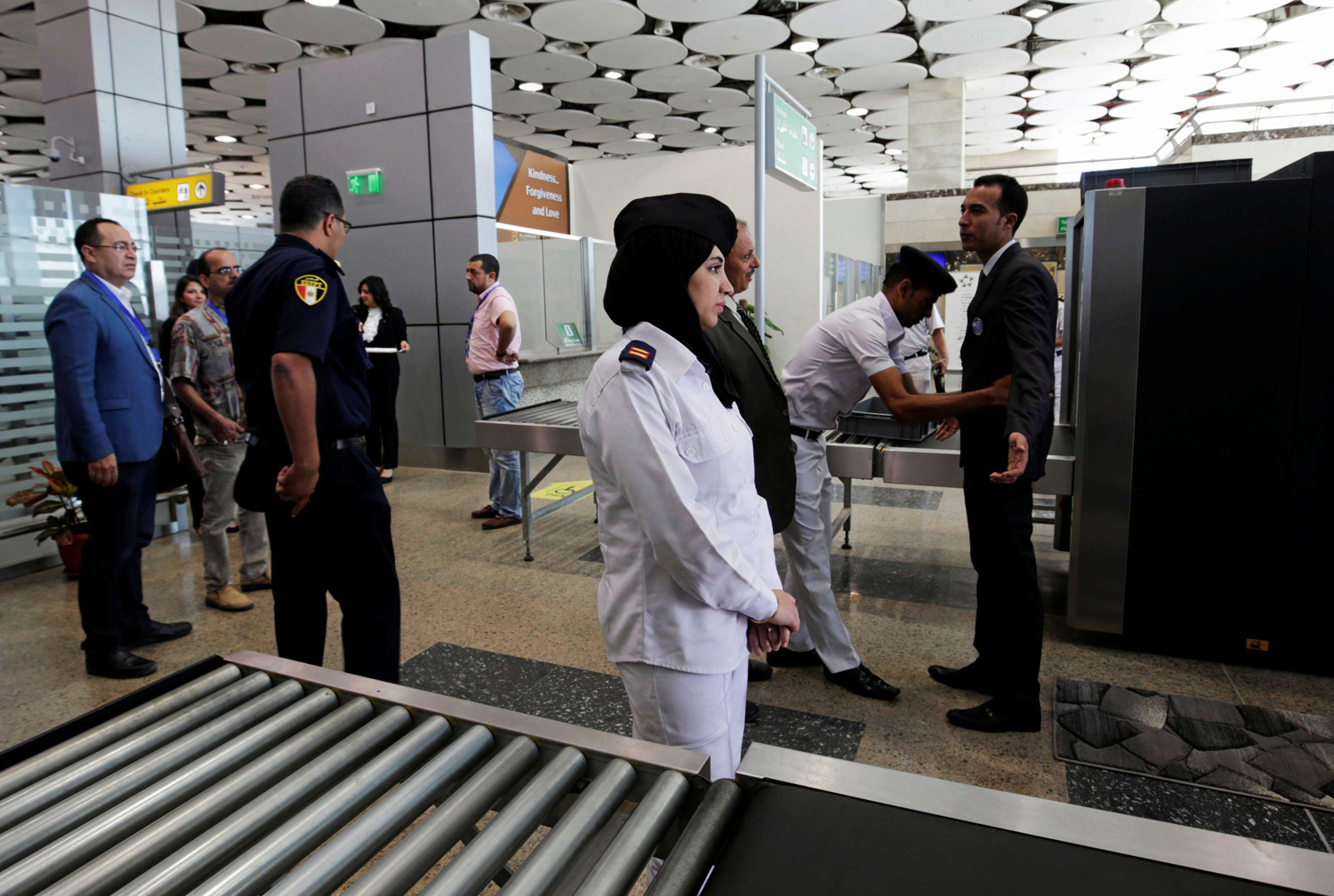 مصر تفرض رقابة شاملة لكل خدمات الملاحة الجوية