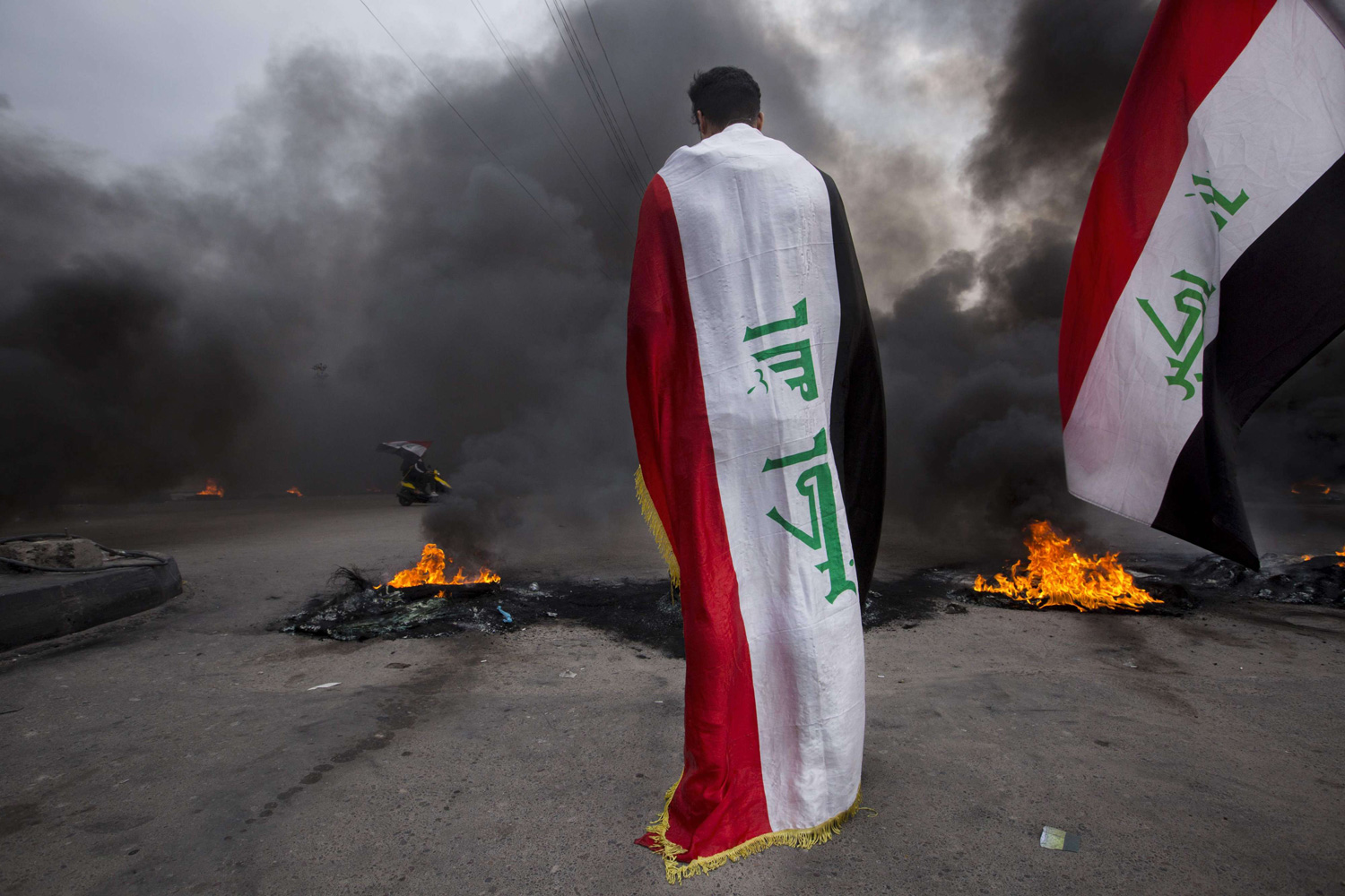 احتجاجات تطالب بإسقاط نظام طائفي 