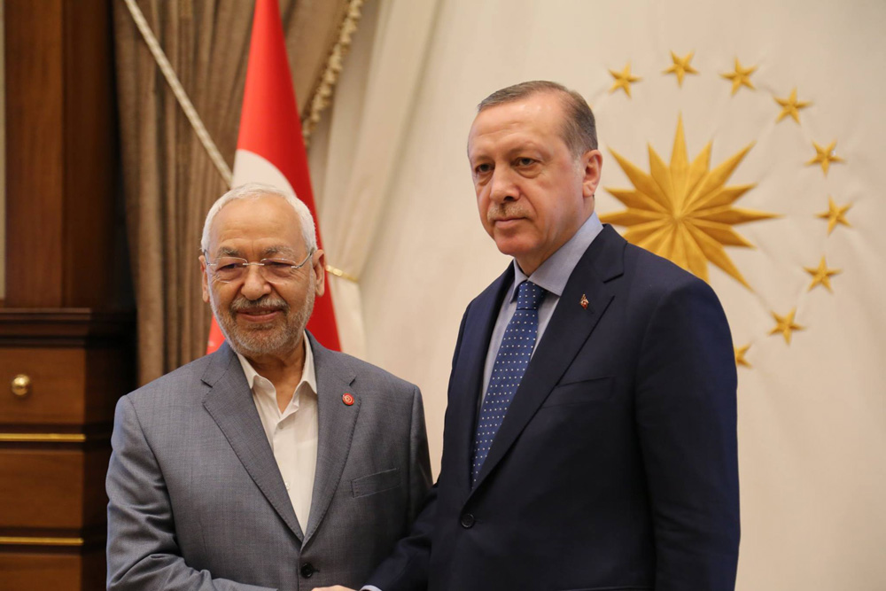 اتصالات خارجية مشبوهة
