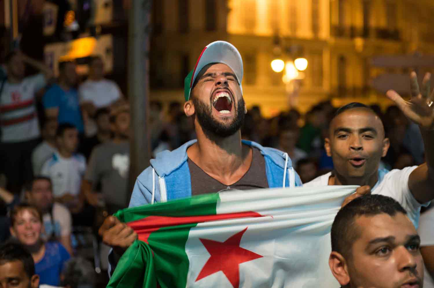 الظاهرة عالمية، لكنها تأخذ منعرجات خطيرة في الملاعب الجزائرية