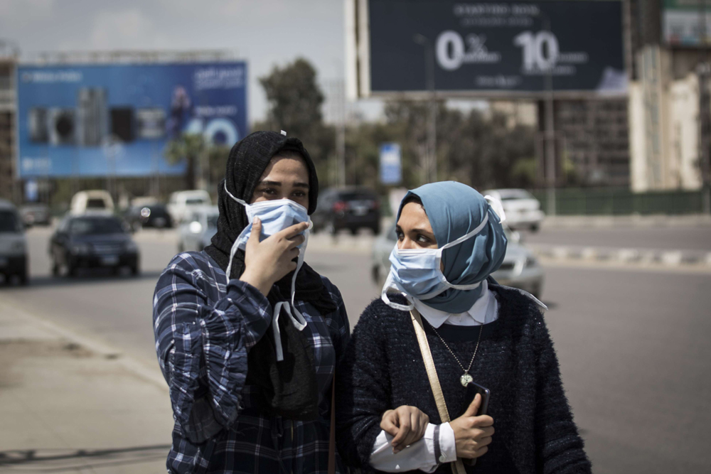 الإفراط في سماع أخبار كورونا يزيد الإصابة بالقلق والتوتر
