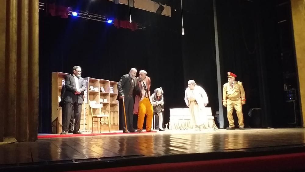 المسرحية عالجت واقعا في قالب هزلي ساخر 