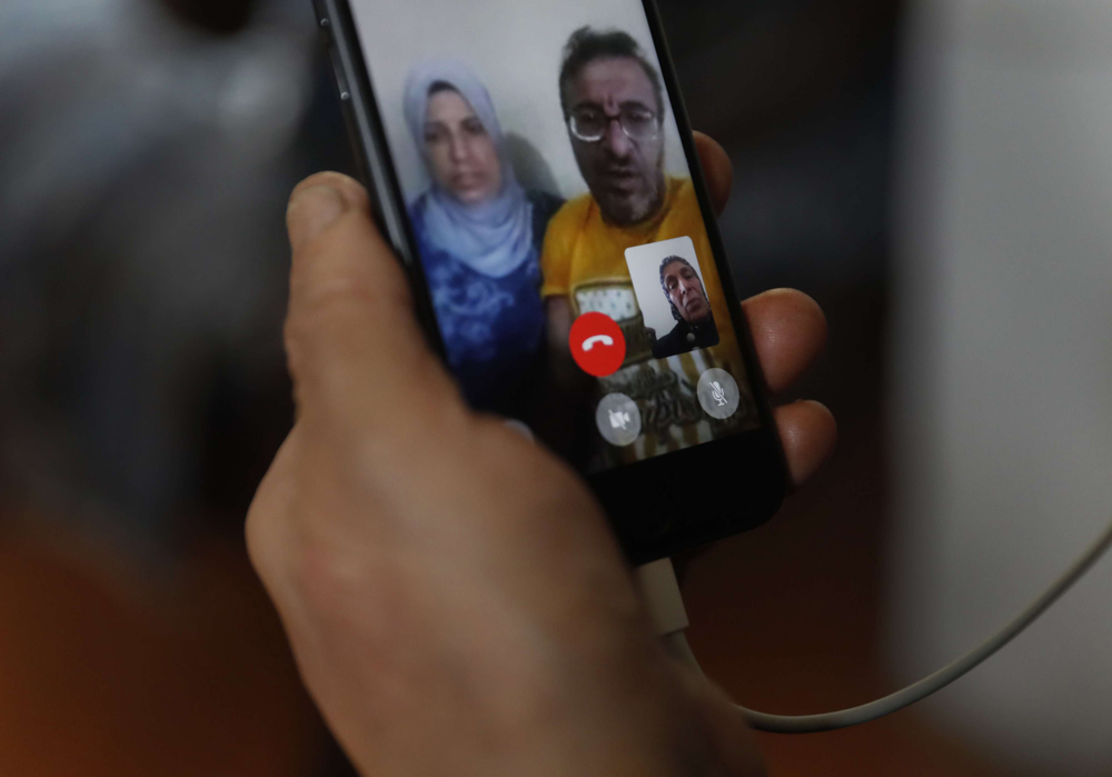 تقنية للتواصل مع أحفادهم وأحبائهم