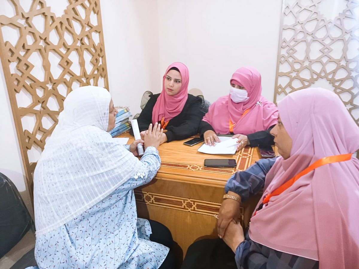 فرض لباس معين على المرأة ينتقص من قيمتها
