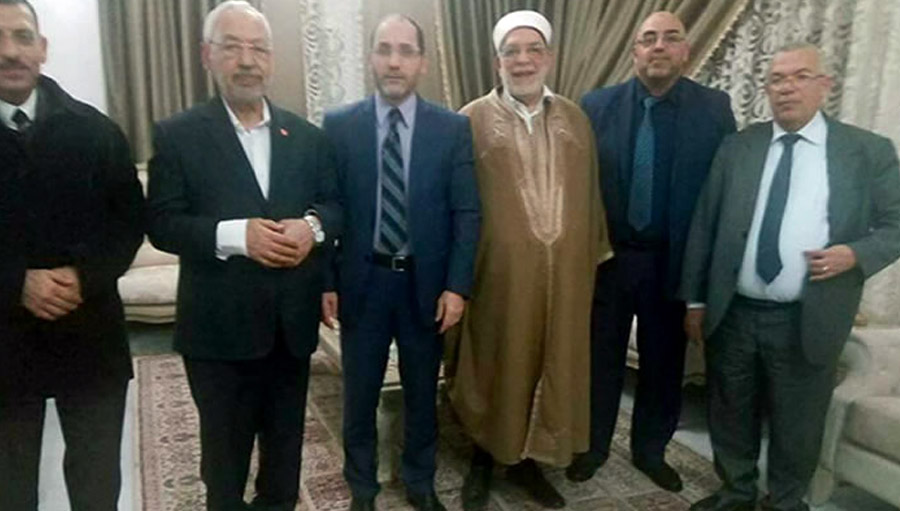 مقري يتطلع إلى فرصة مماثلة لتلك التي سنحت بعد رياح الربيع العربي، وسببت صعود الإخوان المسلمين في مصر وتونس، لتدفعه لتسيد المشهد الجزائري