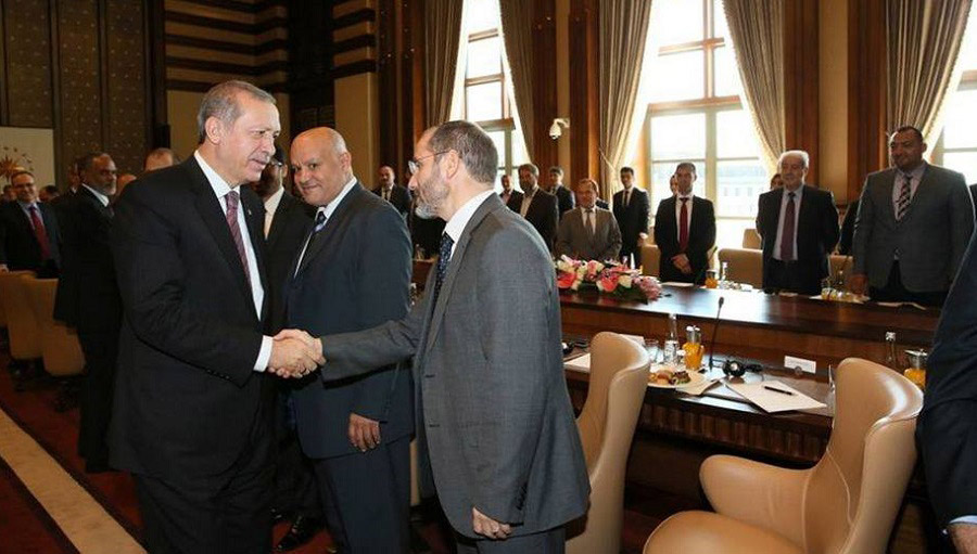مقري يظهر انبهاره بشخصية أردوغان وبالتجربة التركية، ولطالما أبدى تعاطفا صريحا مع التقارب ما بين بلاده وبين أنقرة خلال السنوات الأخيرة
